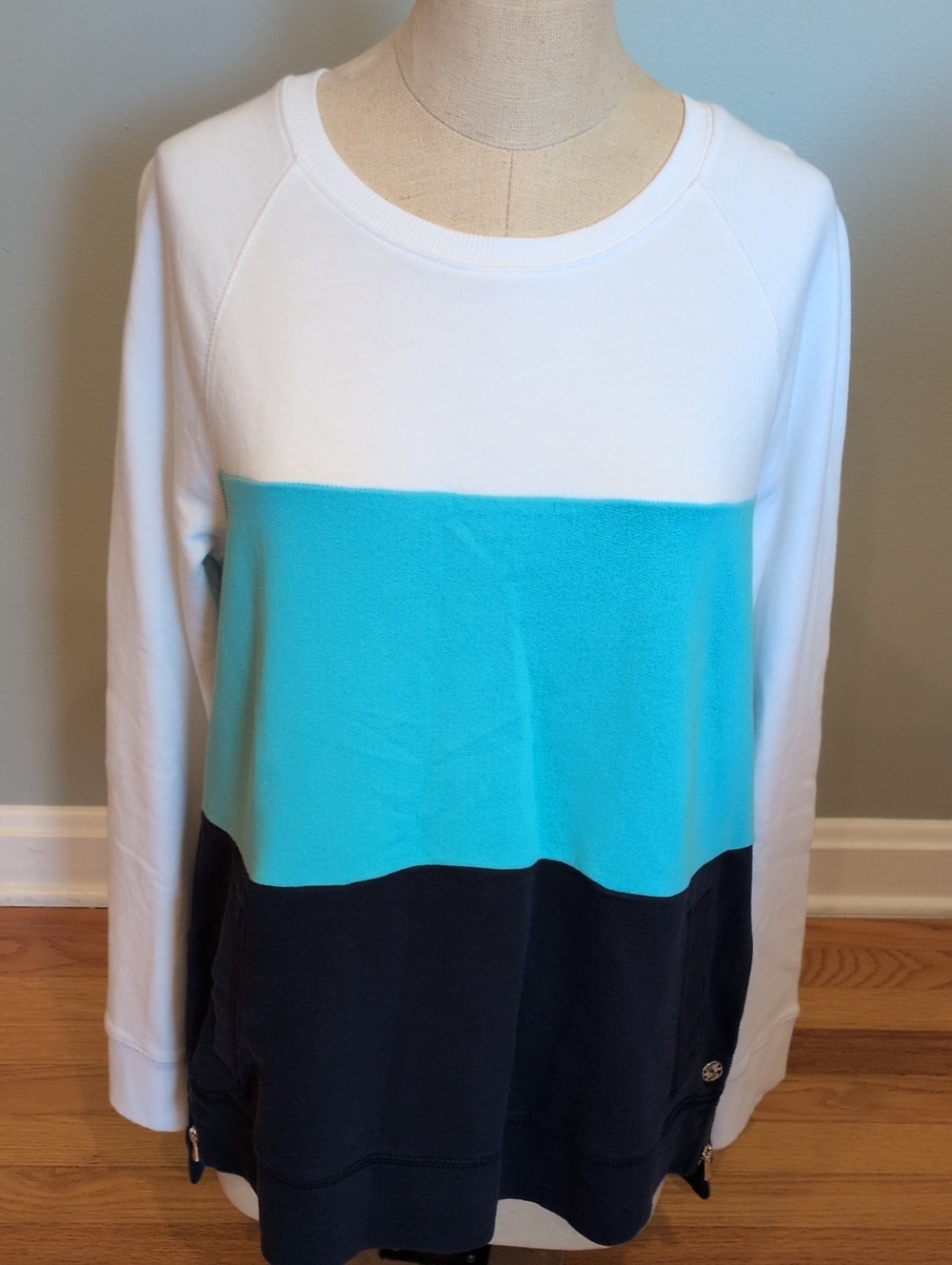 Lilly Pulitzer Luxletic Beach Combo White Aqua & Navy Colorblock Pullover Medium - Picture 2 of 13